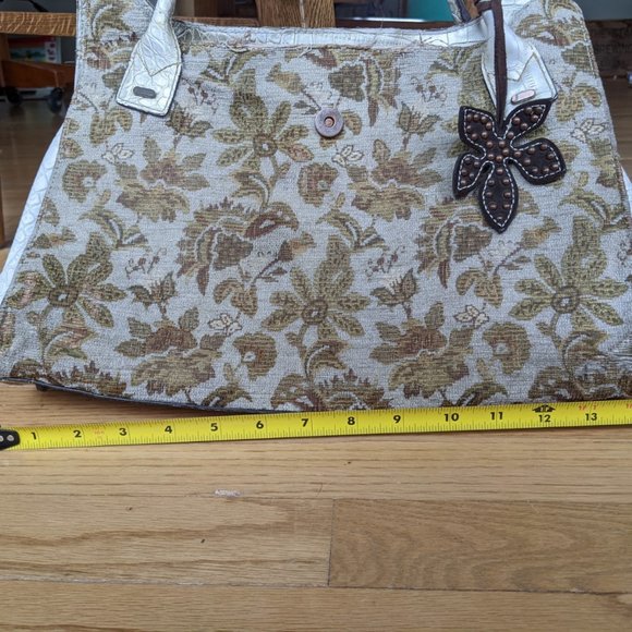 Guess Bag - Picture 10 of 11